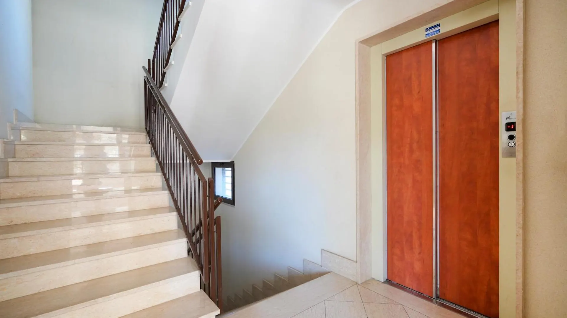 Mistral Suite Apartment - Free Private Car Park Bari Italie